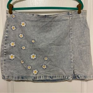 NWOT Wild Fable Daisy Mini Skirt Size 18